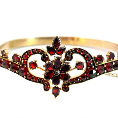 Secesní kruhový náramek s českými granáty, 15,10 g