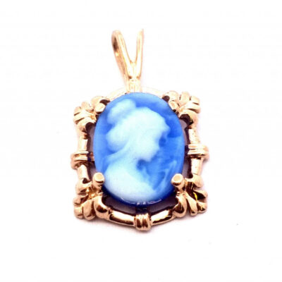 Zlatý přívěs s kamejí